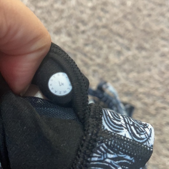 Lululemon Energy Bra size 4 - Picture 4 of 4